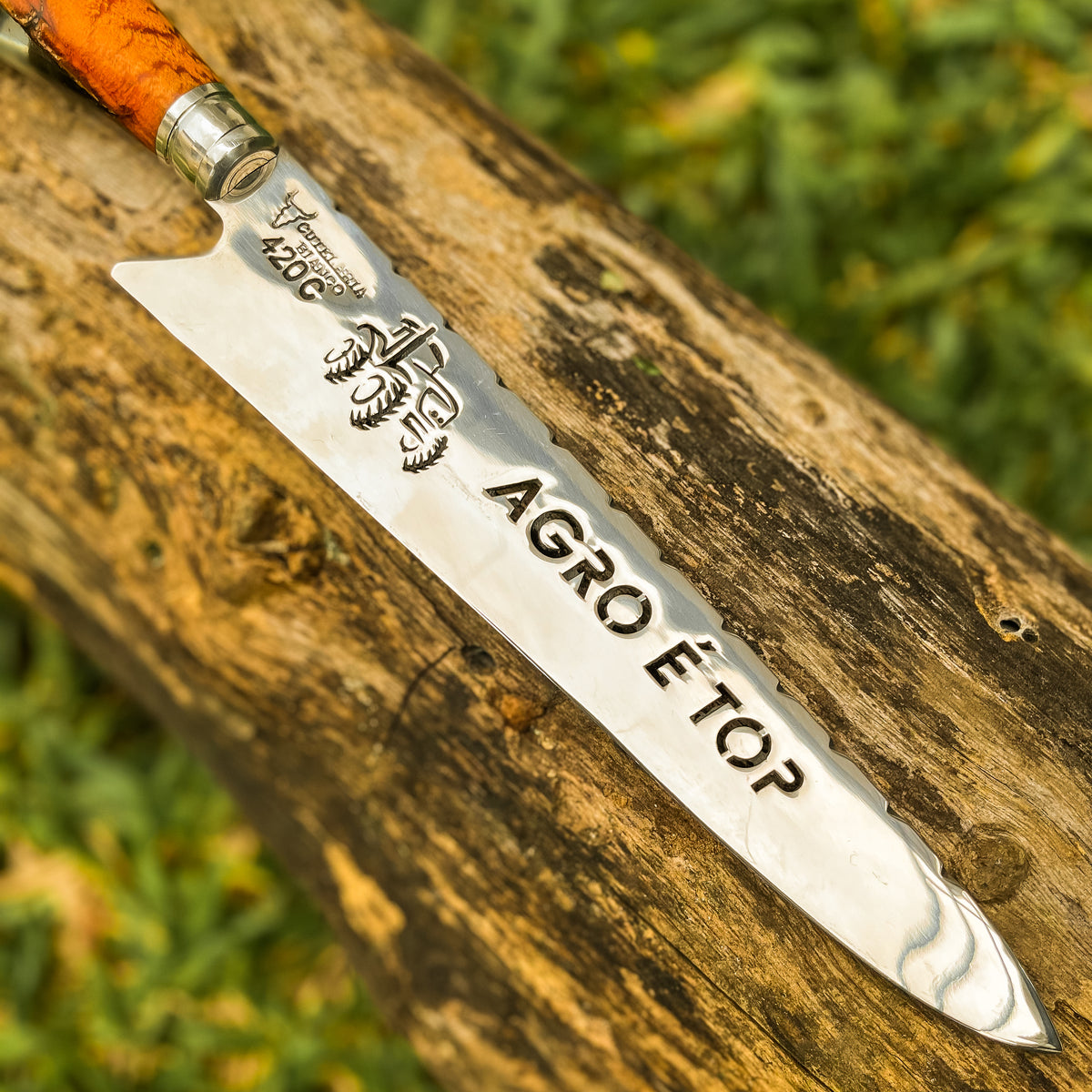 Faca Artesanal para Churrasco - Modelo Agro é Top com Cabo c/ pingente trator + Case especial em couro