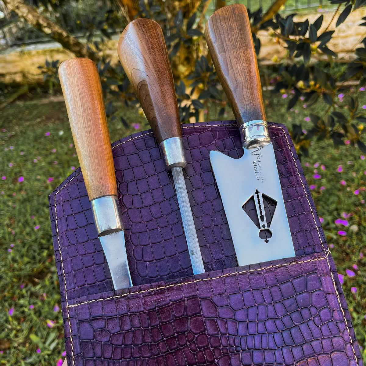 Kit para Churrasco 10" 3mm Lâmina com Cabo madeira + Case especial em couro - Três peças